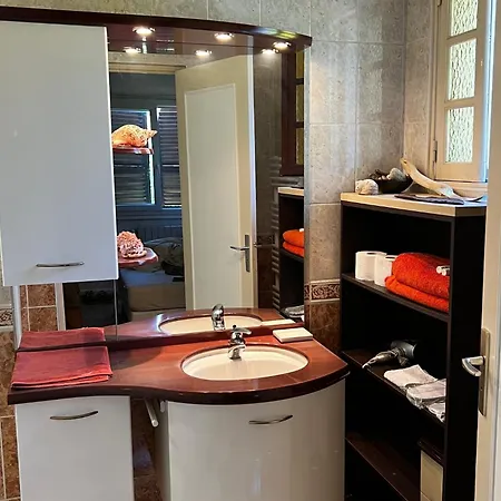 Kwatera prywatna 2 Dans Avec Piscine